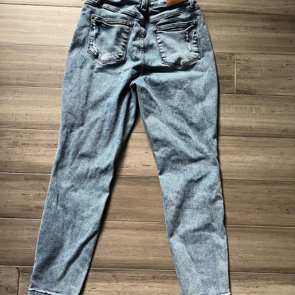 Judy Blue Jeans - Picture 3 of 6